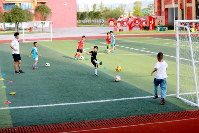 近日,重庆市教育评估院公布了全市中小学"双减"及"五项管理"专项监测