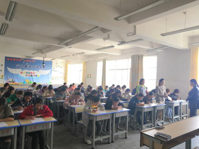嵩明县杨林镇官渡小学顺利通过昆明市现代教育示范校评估